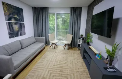 Apartamento 02 dormitórios mobiliado, 72m², próximo ao pórtico de entrada