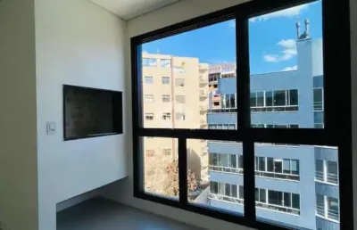 Apartamento novo à venda com 02 dormitórios,  01 suíte e sacada no bairro nossa senhora de lourdes em santa maria, financiável.