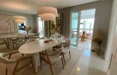 Apartamento 3 quartos , sendo 1 suíte e 4 vagas de garagem