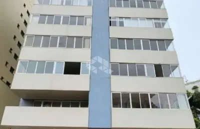 Apartamento de frente, sacada com churrasqueira, 03 dormitórios sendo 01 suíte