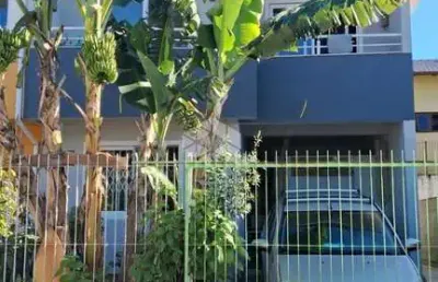 Amplo sobrado com 3 quartos sendo uma súite, sacada e vaga no bairro ipiranga!