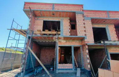 Casa sobrado com 2 dormitórios, sendo 2 suítes, 1 vaga coberta e 112m² para vender por r$ 550.000,00