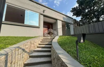 Casa a venda com 300m² de área total, 3 dormitórios mais dependência na tristeza/zona sul