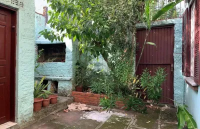 Apartamento: estilo casa à venda de 2 quartos (dormitórios) e 1 garagem fechada no bairro passo da areia em porto alegre - rs.