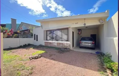 Casa térrea com 4 dormitórios, sendo 1 suíte,2 vagas de garagem. bairro ipanema