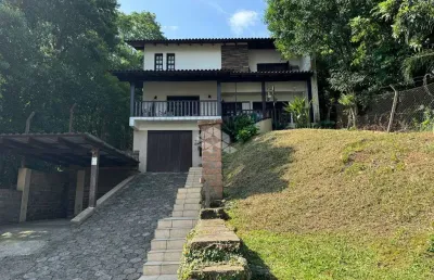 Casa com 3 dormitórios, sendo uma suite no bairro santo inácio!