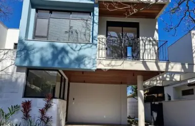 Casa com 3 suítes e duas vagas de garagem cobertas na lagoa da conceição - r$ 3.200.000,00