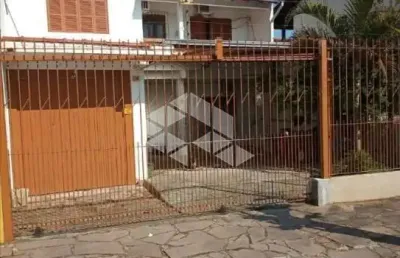 Casa tipo sobrado, 3 dormitórios, sendo 1 suíte, 2 banheiros, no bairro vila nova
