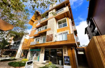A venda apartamento de 1 dormitório sendo 1 suíte, localizado no centro de canela.