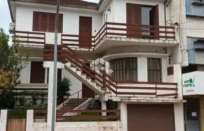 Casa de 03 dormitórios com garagem à venda no bairro centro em santa maria
