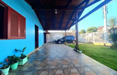 Casa 3 dormitórios, sala, cozinha, garagem fechada, terreno murado e gradeado.