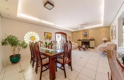 Casa próximo a orla do guaíba na vila assunção com 04 dormitórios, garagem