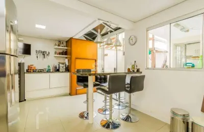 Casa em condomínio, com 3 dormitórios, no bairro tristeza.