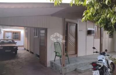 Terreno com 2 casas de madeira no bairro moinhos de vento em canoas