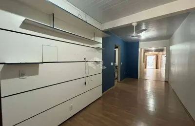 Casa estilo sobrado a venda com 135m², 5 dormitórios pátio e garagem na hípica