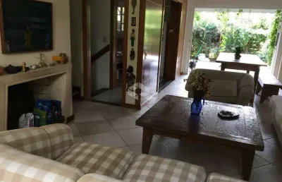 Casa em condominio a venda com 222m² com 03 dormitorios na chácara das pedras