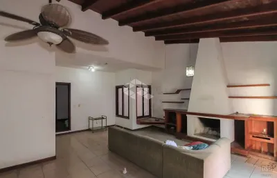 Casa de 3 dormitórios no bairro chacará das pedras.