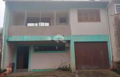 Casa 3 dormitorios com pátio proximo a orla do guaiba