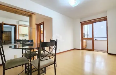 Apartamento desocupado, semi mobiliado com dois dormitórios e uma vaga no bom fim
