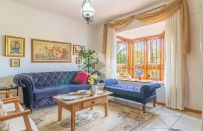Casa com 3 dormitórios, 1 suíte e 2 vagas no bairro santa fé em porto alegre-rs!