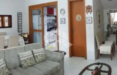Excelente casa com 3 dormitórios e 2 suítes no jardins do prado.