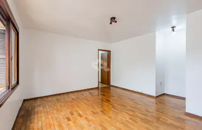 Apartamento de 2 dormitório, transformado em 3 dormitórios, 2 banheiros,  semi - mobiliado, 1 vaga coberta, bairro auxiliadora, porto alegre/rs