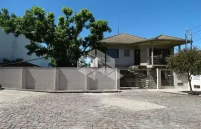 Casa com 03 dormitórios no bairro colina sorriso em caxias do sul