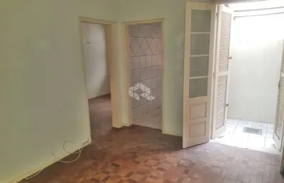 Apartamento de 1 dormitório térreo com vaga na av. joão pessoa em frente a redenção