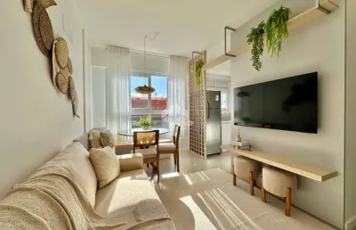Apartamento de 01 dormitório/quarto fianmente mobiliado e decorado com sacada de frente, infra em capão da canoa!!