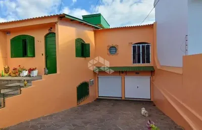 Casa sobrado a venda - 4 dormitórios - 3 banheiros (1 suíte) 4 vagas de garagem, elevador