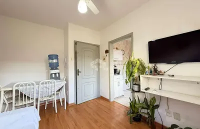 Apartamento de 01 dormitório, térreo, com estacionamento rotativo no bairro santo antonio.