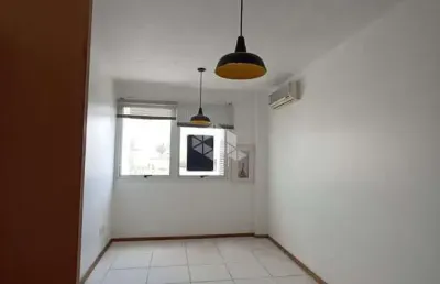 Sala comercial a venda na cidade baixa, com 18 mts.