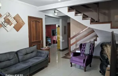 Casa condominio 2 dorm. 2 vagas. 196m² bairro guarujá