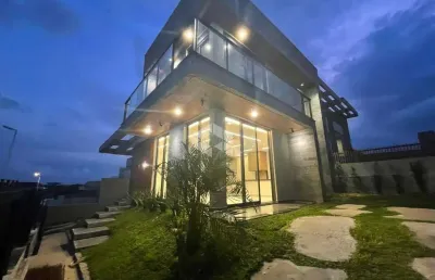 Casa alto padrão, com 3 dormitórios, 3 vagas, 149,31 m² construídos, no loteamento longaroni em garopaba sc