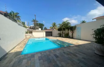 Casa com 3 quartos para alugar na Rua Francisco Barbosa, Solemar, Praia Grande