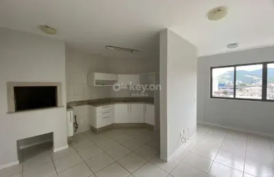 Oportunidade de apartamento amplo e semi mobiliado!