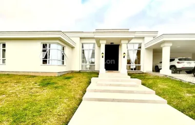 Residência com acabamento impecável e alto padrão de conforto!
