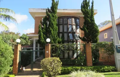 Casa alto padrão, única no condomínio, oportunidade