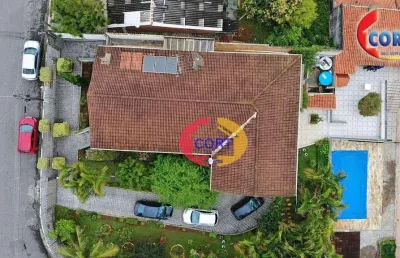 Casa em amplo terreno à venda no bairro jordanopolis em arujá!!!