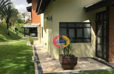 Casa com ampla área verde de jardim à venda no condomínio arujá hill's!!!
