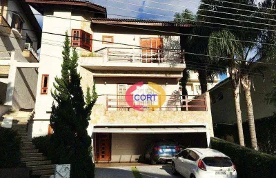 Linda casa com excelente localização no condomínio de arujá 5!!!