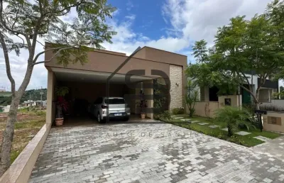 Casa 100% térrea à venda condomínio euroville ii, 1 suíte,  área gourmet com churrasqueira e piscina, bragança paulista.