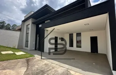 Casa térrea à venda  condomínio parque imperador, 3 suítes, área gourmet com churrasqueira, piscina, escritório e 4 vagas de garagem, bragança paulista.
