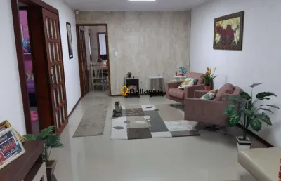 Excelente casa com 4 dormitorios, garagem, pátio gramado  !!!