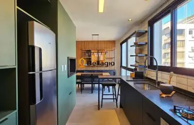 Apartamento de 2 dormitorios, 1 suíte, 2 banheiros, vaga de garagem.