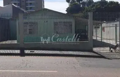 Casa com ótima localização, ideal para investidores, contendo  4 quartos