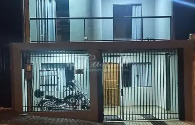 Sobrado com 02 quartos ao lado do bairro santa paula otima localização