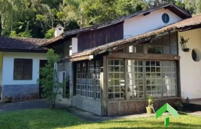 Sitio com 2 casas, piscina, área gourmet, pasto, plantio de eucalipto com 16 alqueires
