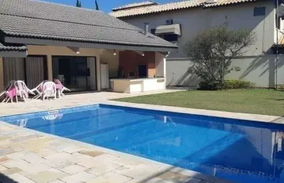 Casa ampla e iluminada - próxima à portaria do residencial
