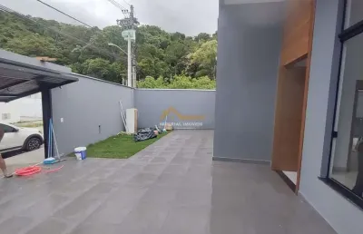 À venda i0506 - casa 3 dormitórios com piscina no massaguaçu em caraguatatuba/sp